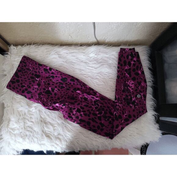 278- EUC Size 4 Lululemon Base Pace High-Rise Running Tight - Picture 3 of 3